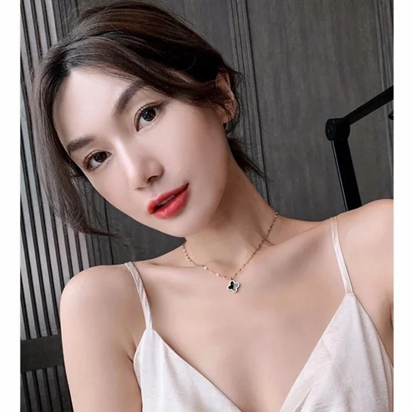 💎BOGO‼️ Clover leaf Double Side Rose Gold Necklace women jewelry - Picture 6 of 11